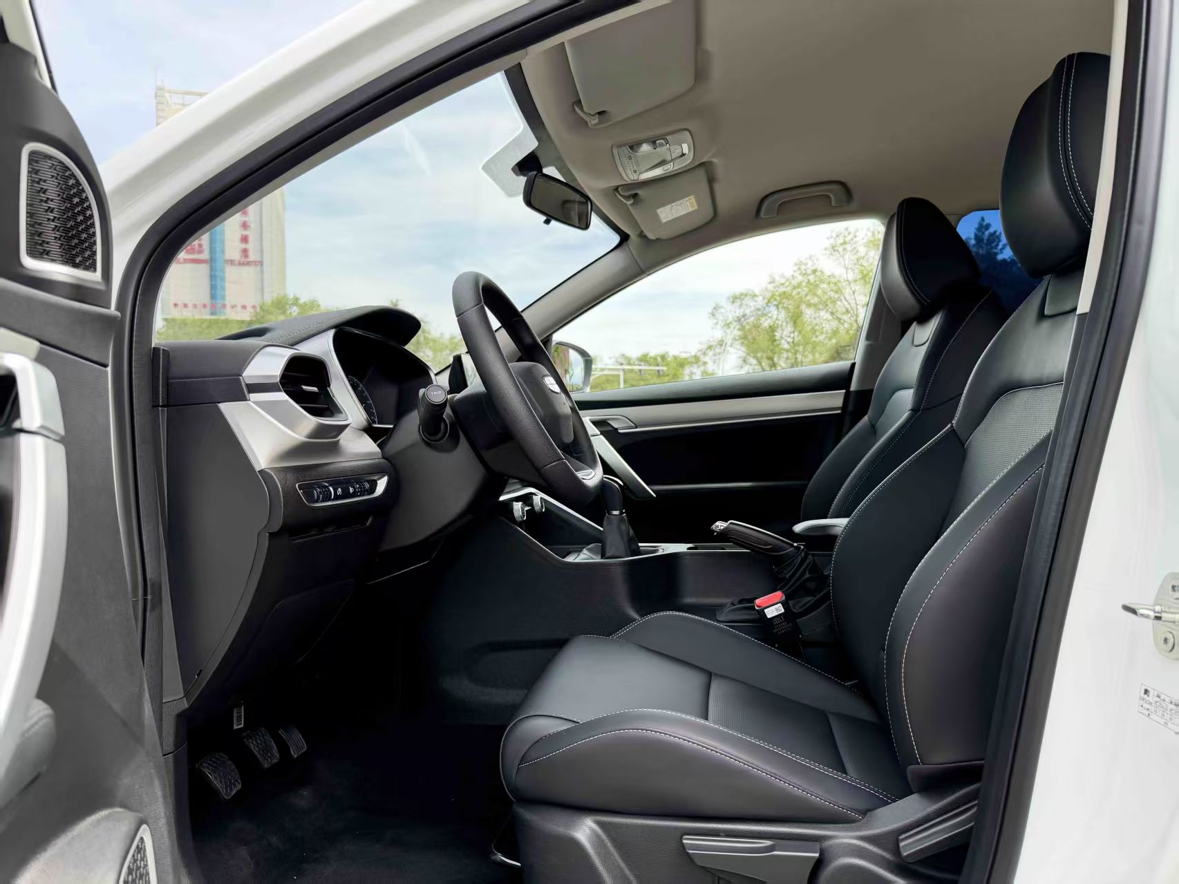 GEELY Coolray 2025 imagen de coche #7