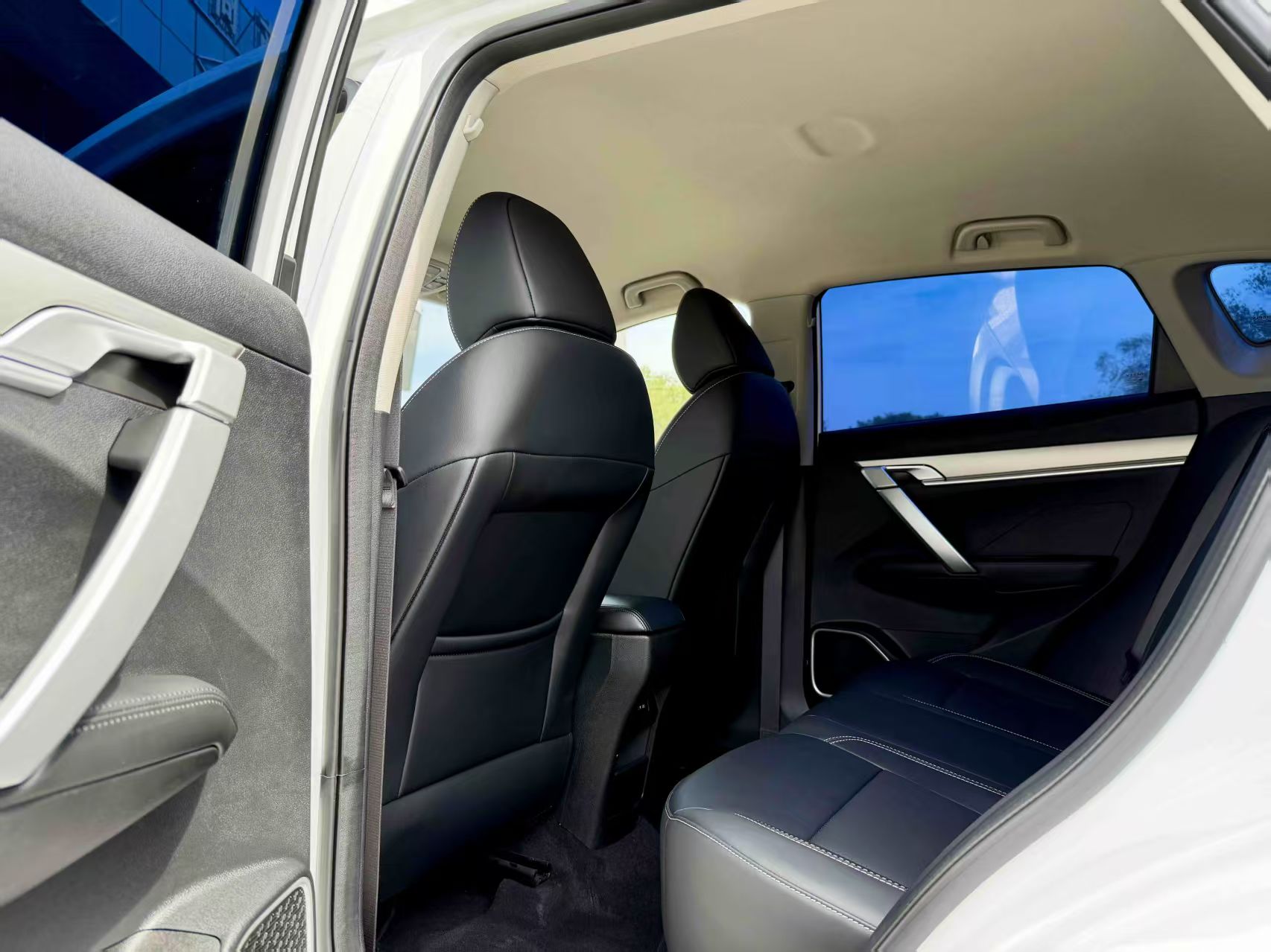 GEELY Coolray 2025 imagen de coche #2