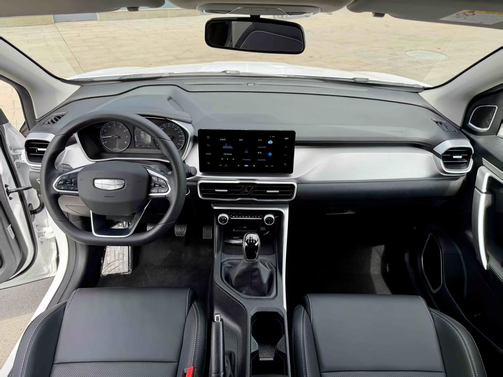 GEELY Coolray 2025 imagen de coche #5