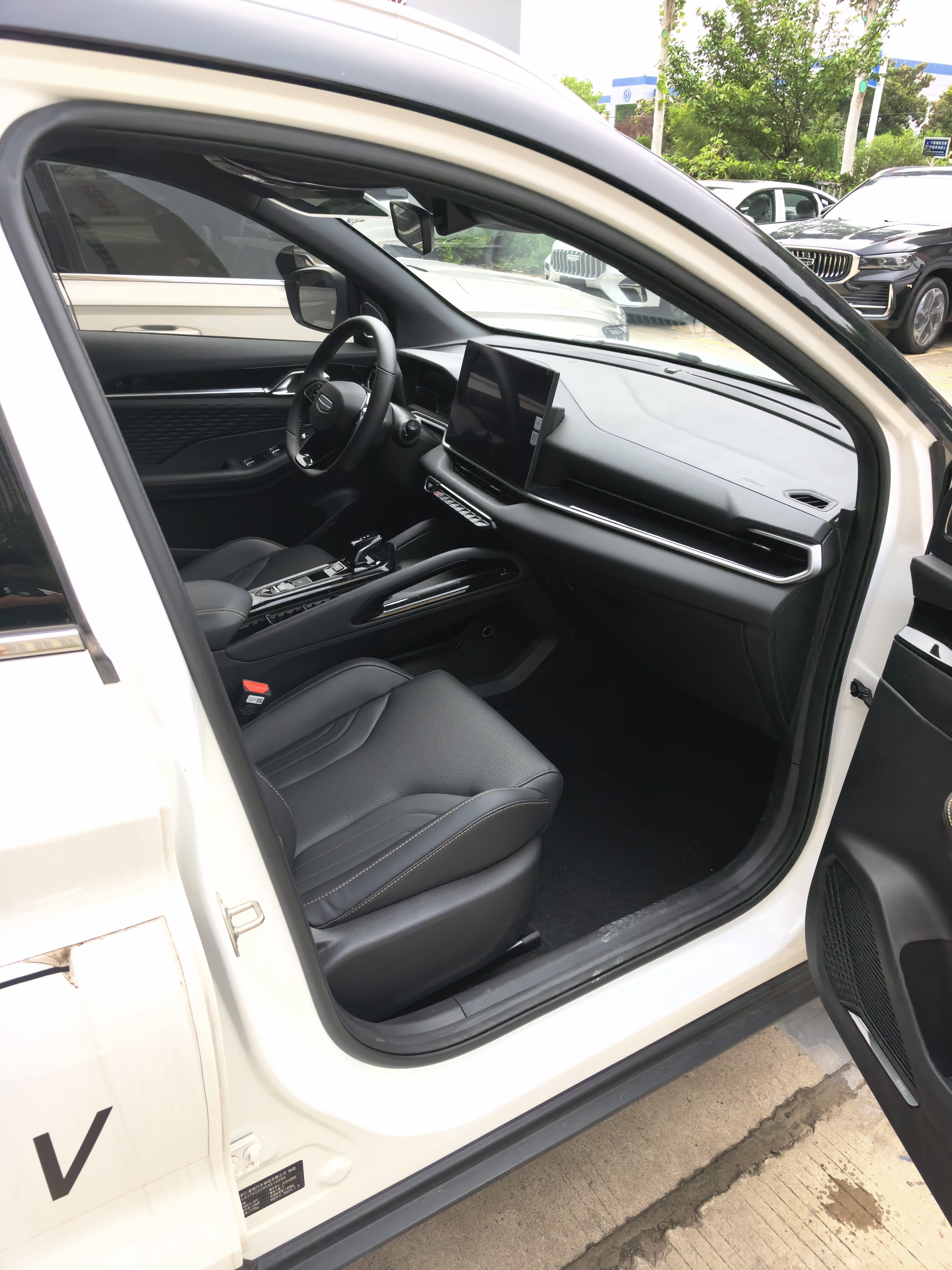 GEELY Coolray 2025 imagen de coche #5