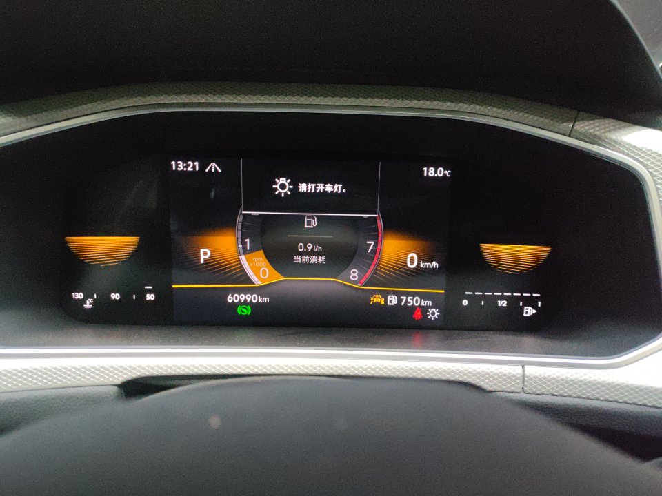Volkswagen T-Roc 2024 car image #5