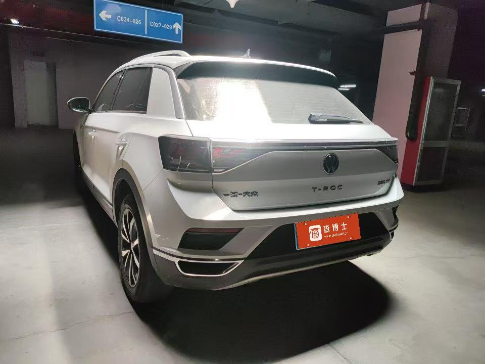 Volkswagen T-Roc 2024 car image #2