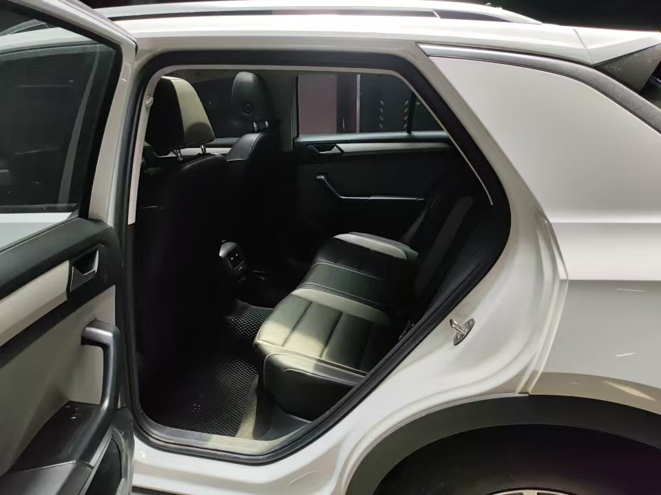 Volkswagen T-Roc 2024 car image #4