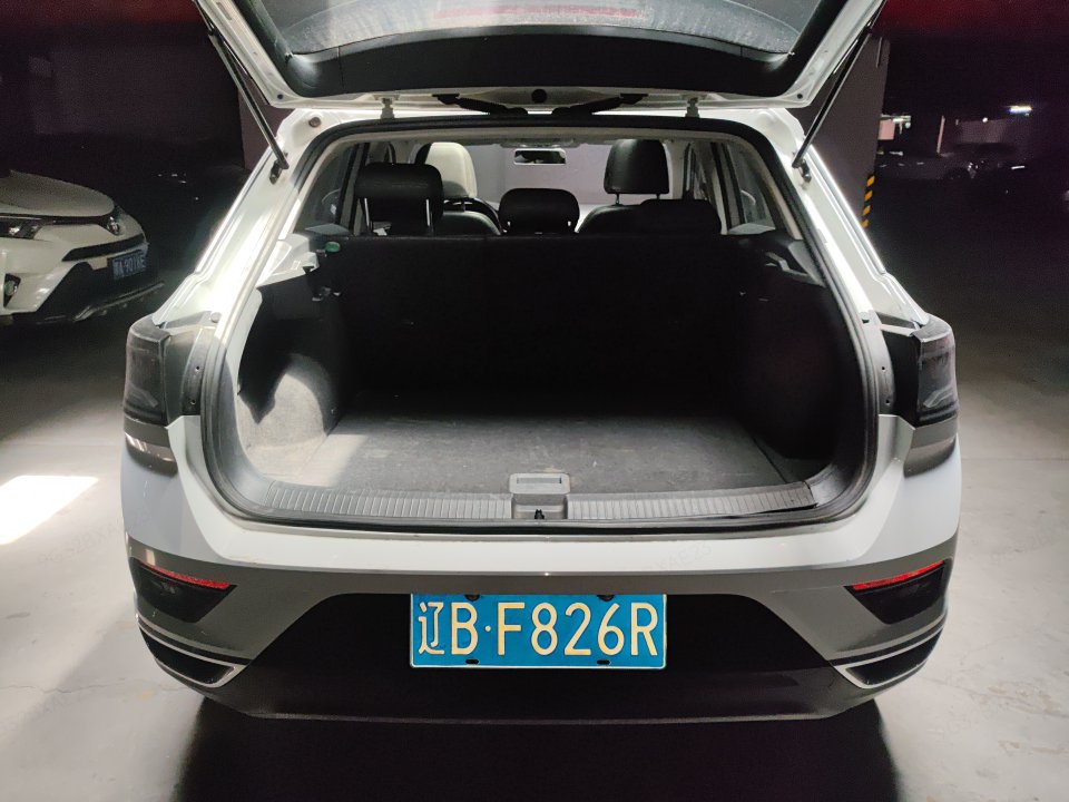 Volkswagen T-Roc 2024 car image #8