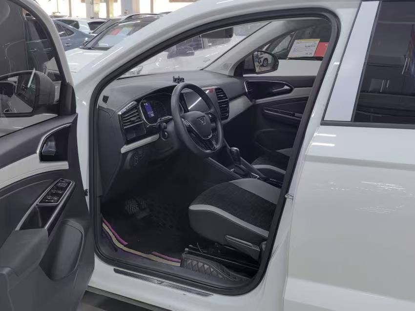 Jetta VS5 2025 car image #4