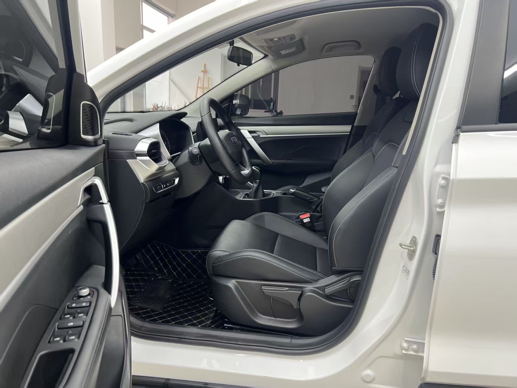 GEELY Coolray 2025 imagem de carro #8