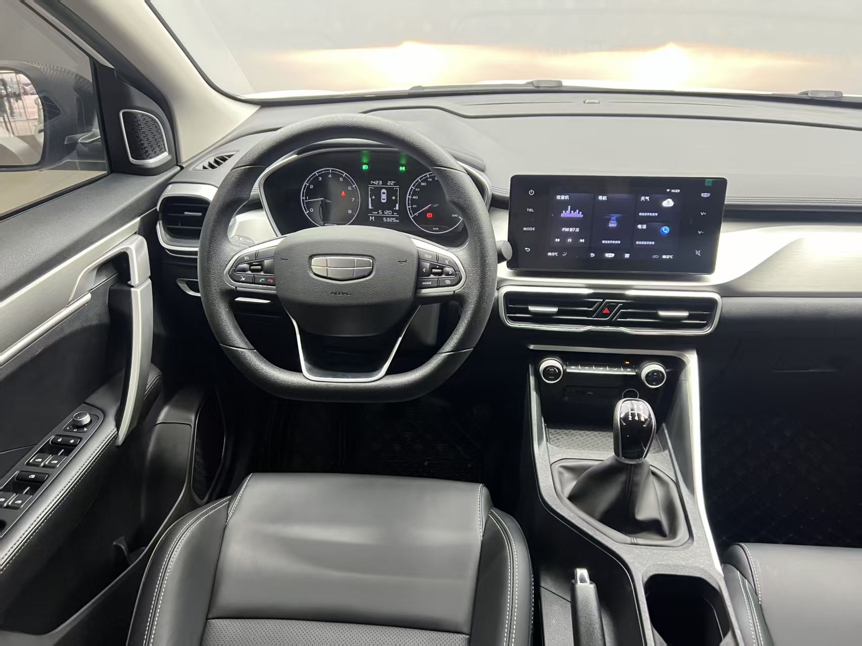 GEELY Coolray 2025 imagem de carro #5