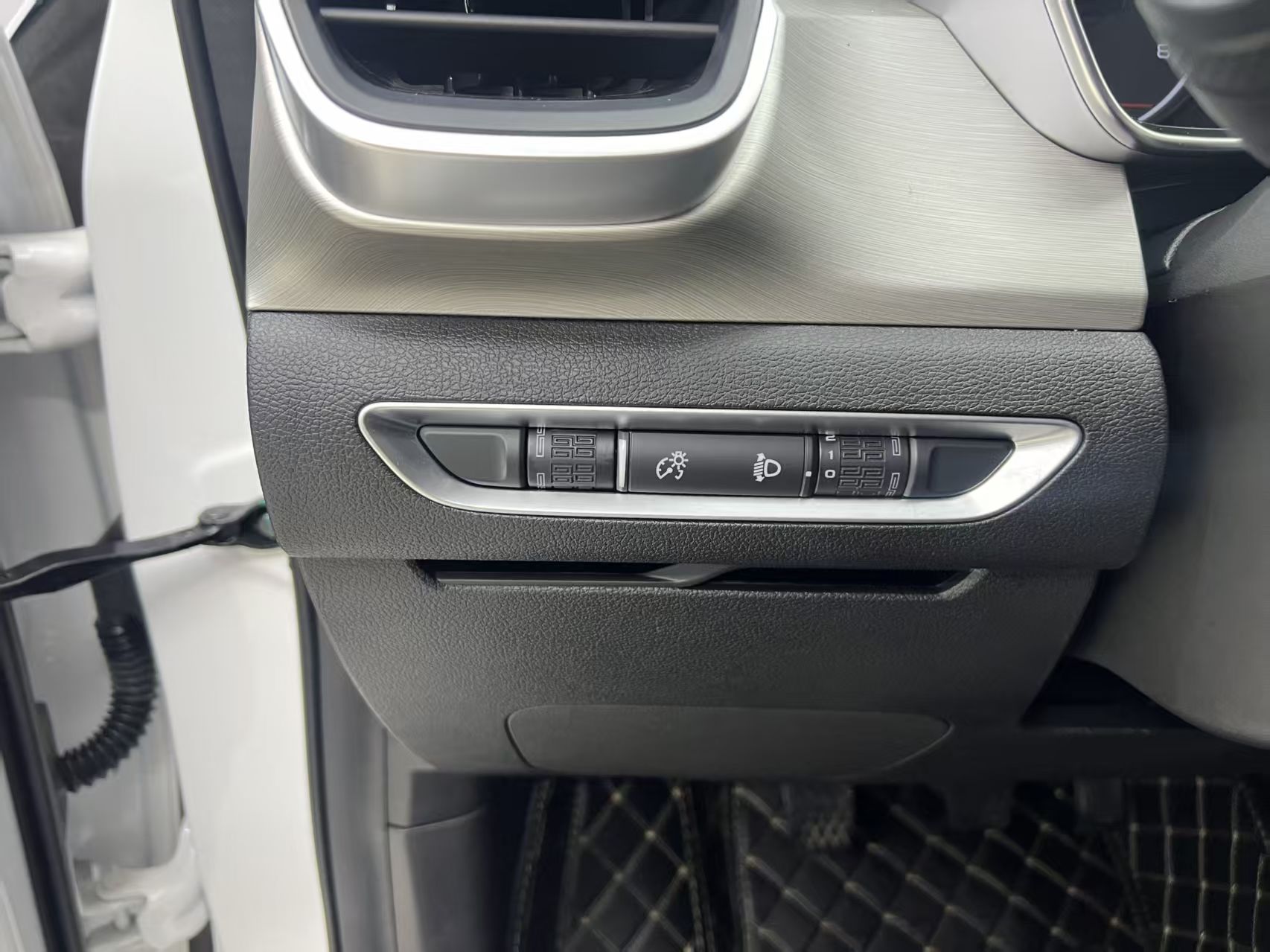 GEELY Coolray 2025 imagem de carro #10