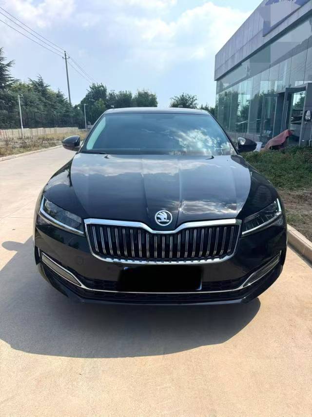 Skoda Superb 2025 صورة سيارة #8