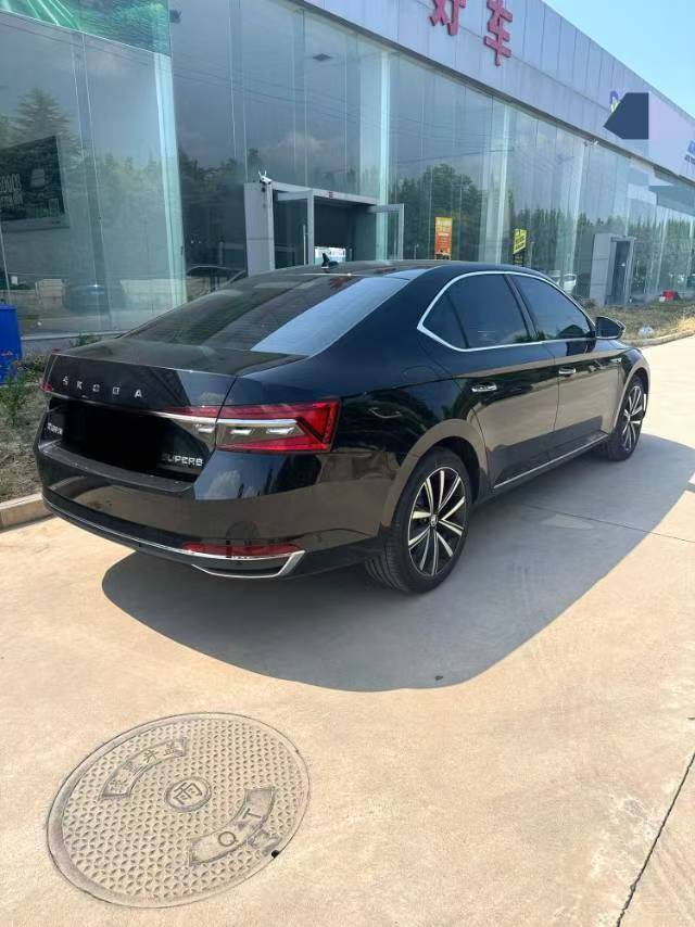 Skoda Superb 2025 صورة سيارة #4
