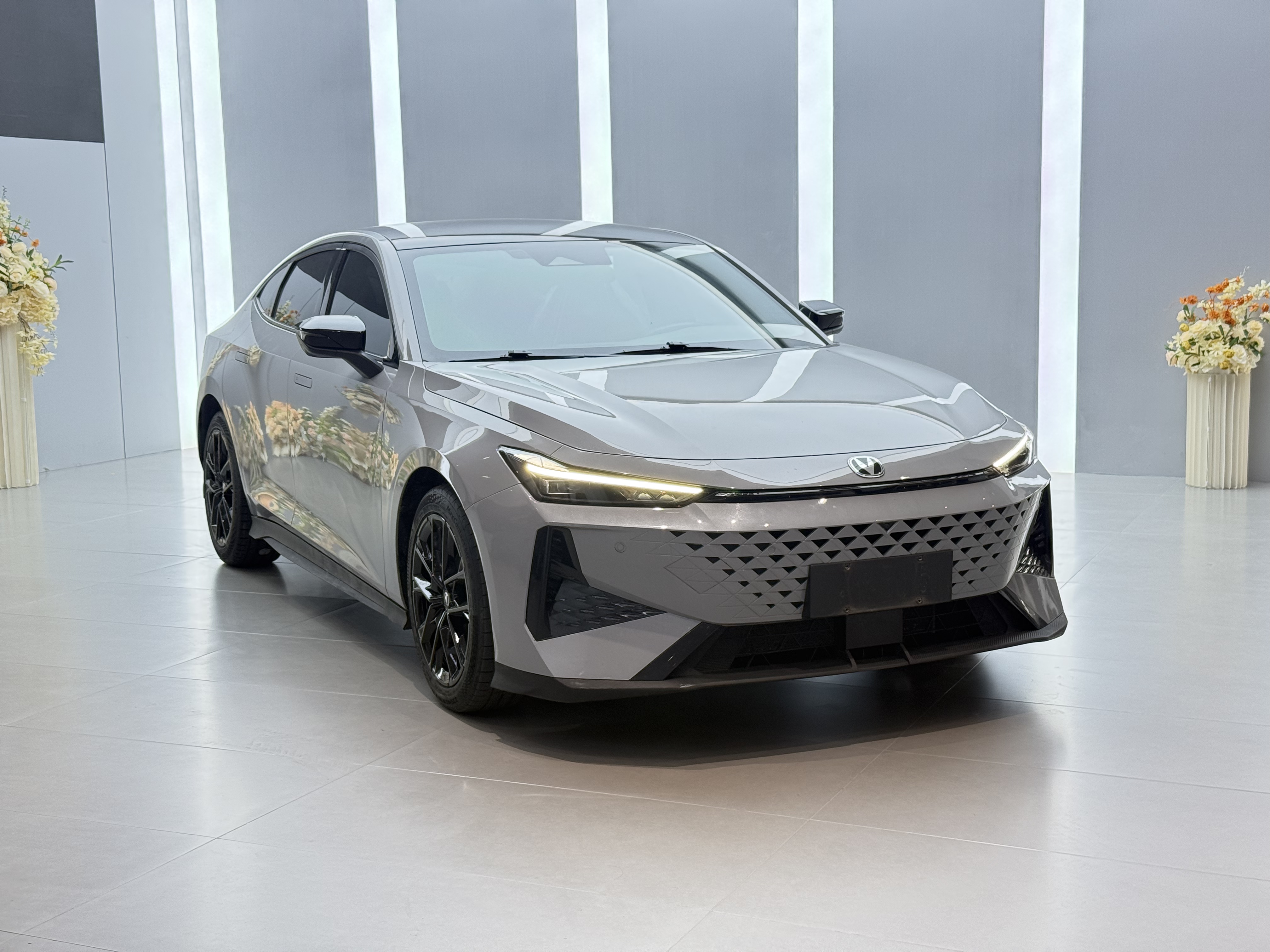 Changan UNI-V 2024 изображение автомобиля #2