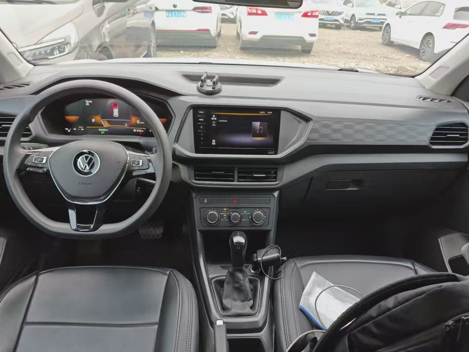 Volkswagen T-Cross 2023 car image #4
