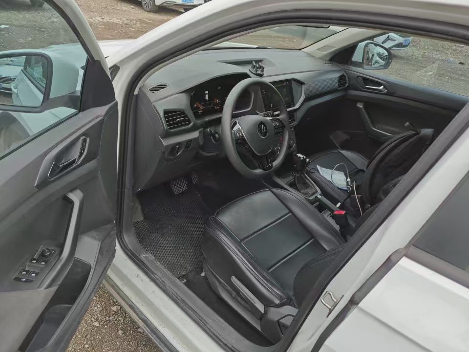 Volkswagen T-Cross 2023 car image #8