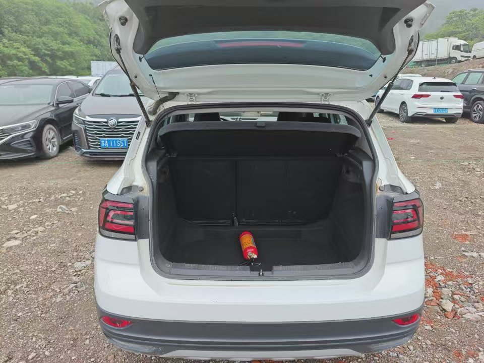Volkswagen T-Cross 2023 car image #9