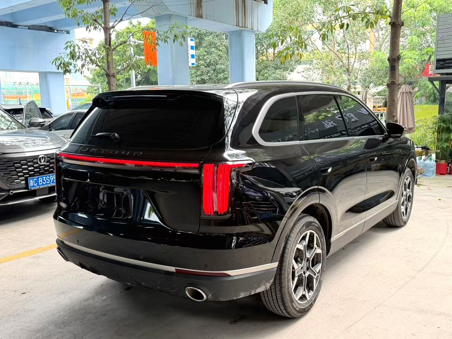 Jetour X70L 2025 car image #8