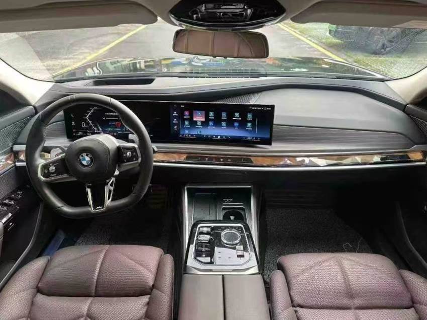 BMW 7 Series 2023 car image #6