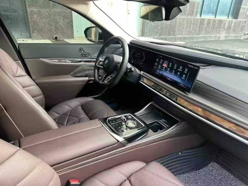 BMW 7 Series 2023 car image #4
