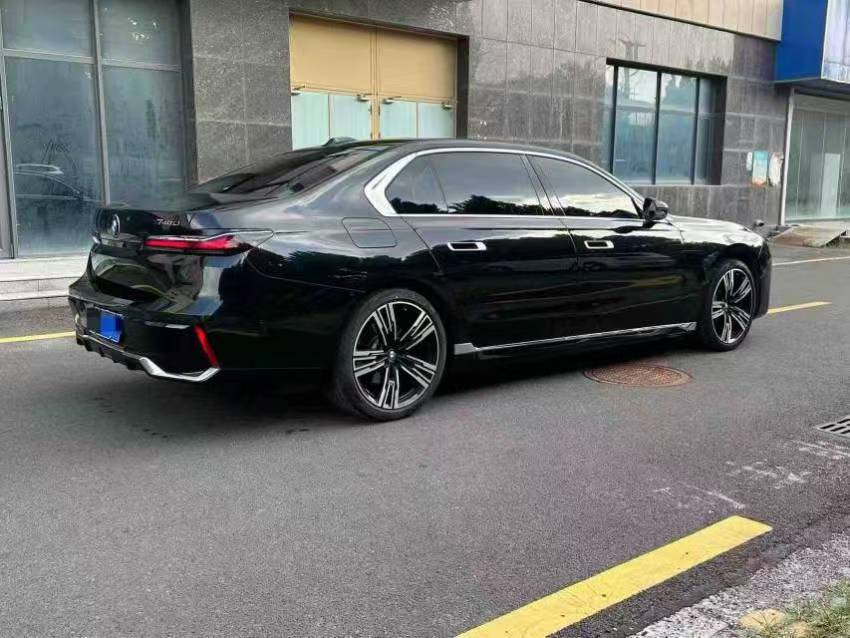 BMW 7 Series 2023 car image #5