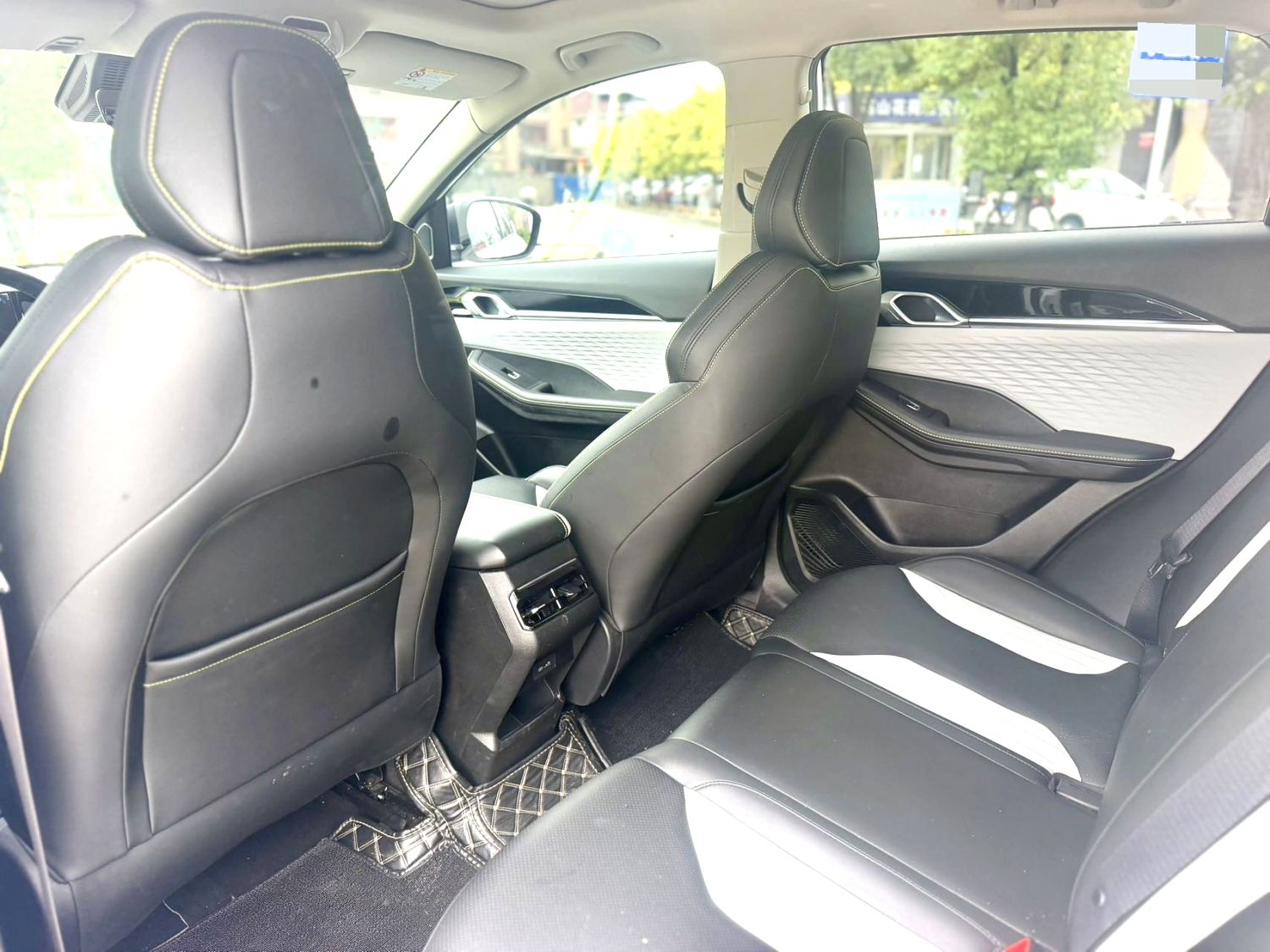 GEELY Coolray 2023 immagine di auto #2