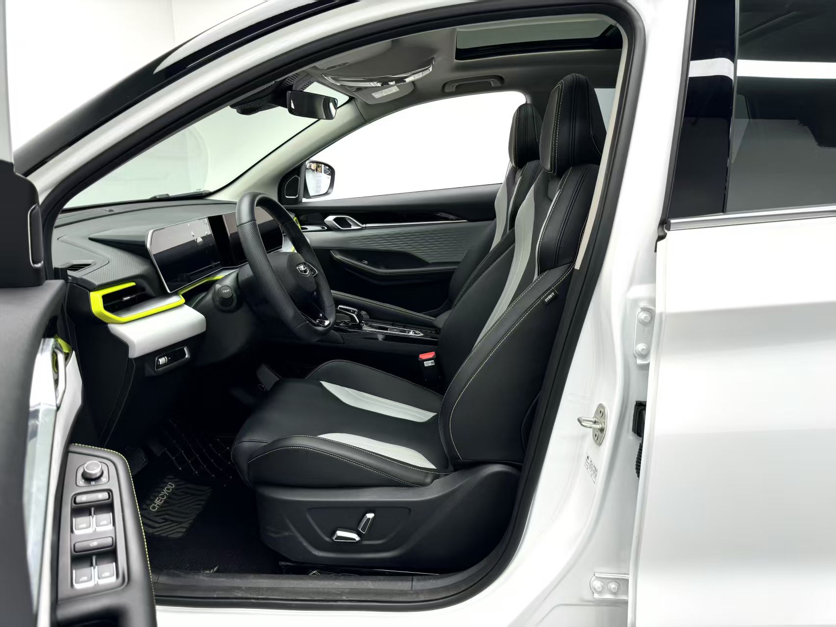 GEELY Coolray 2023 car image #13