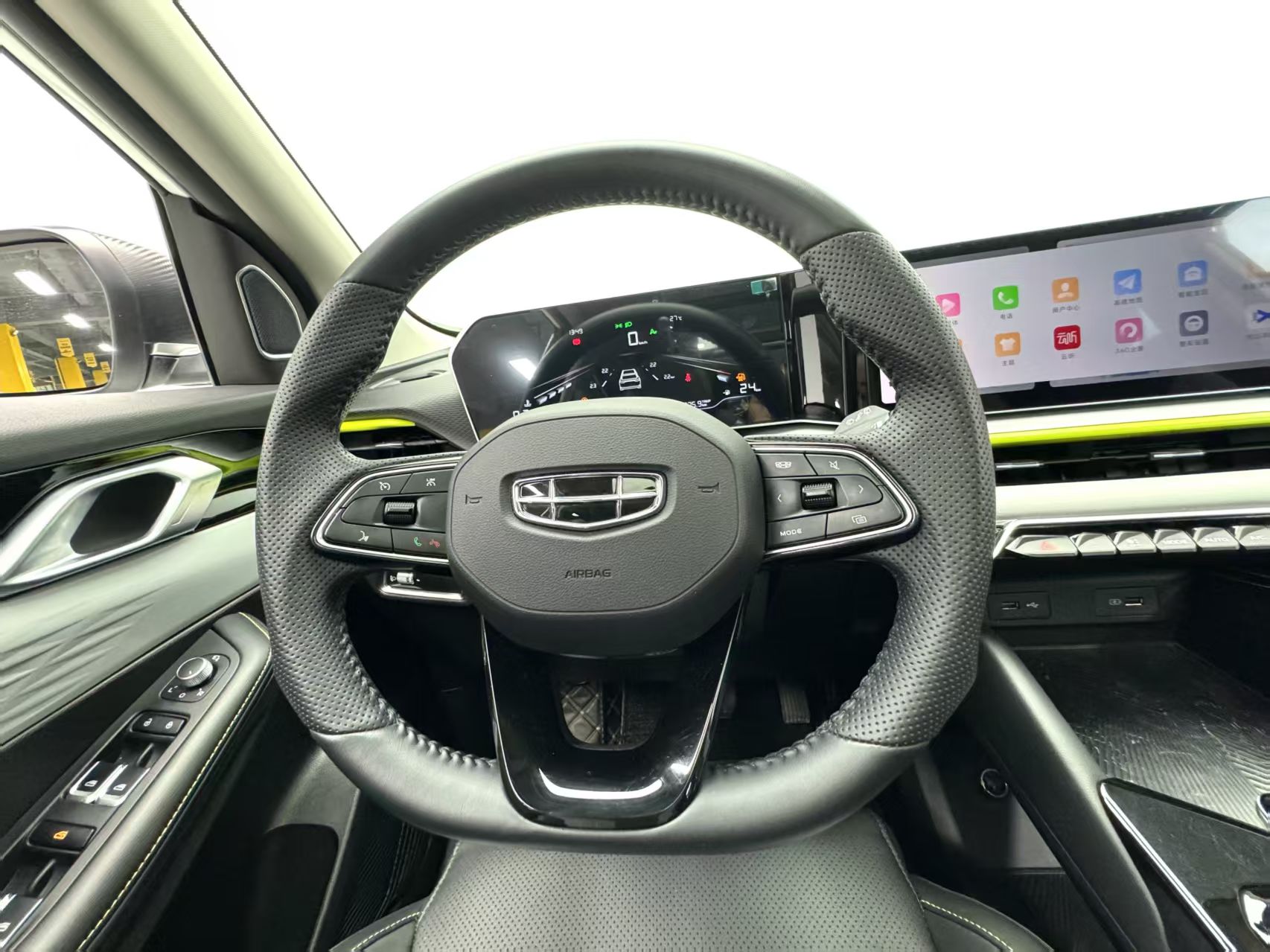 GEELY Coolray 2023 car image #16