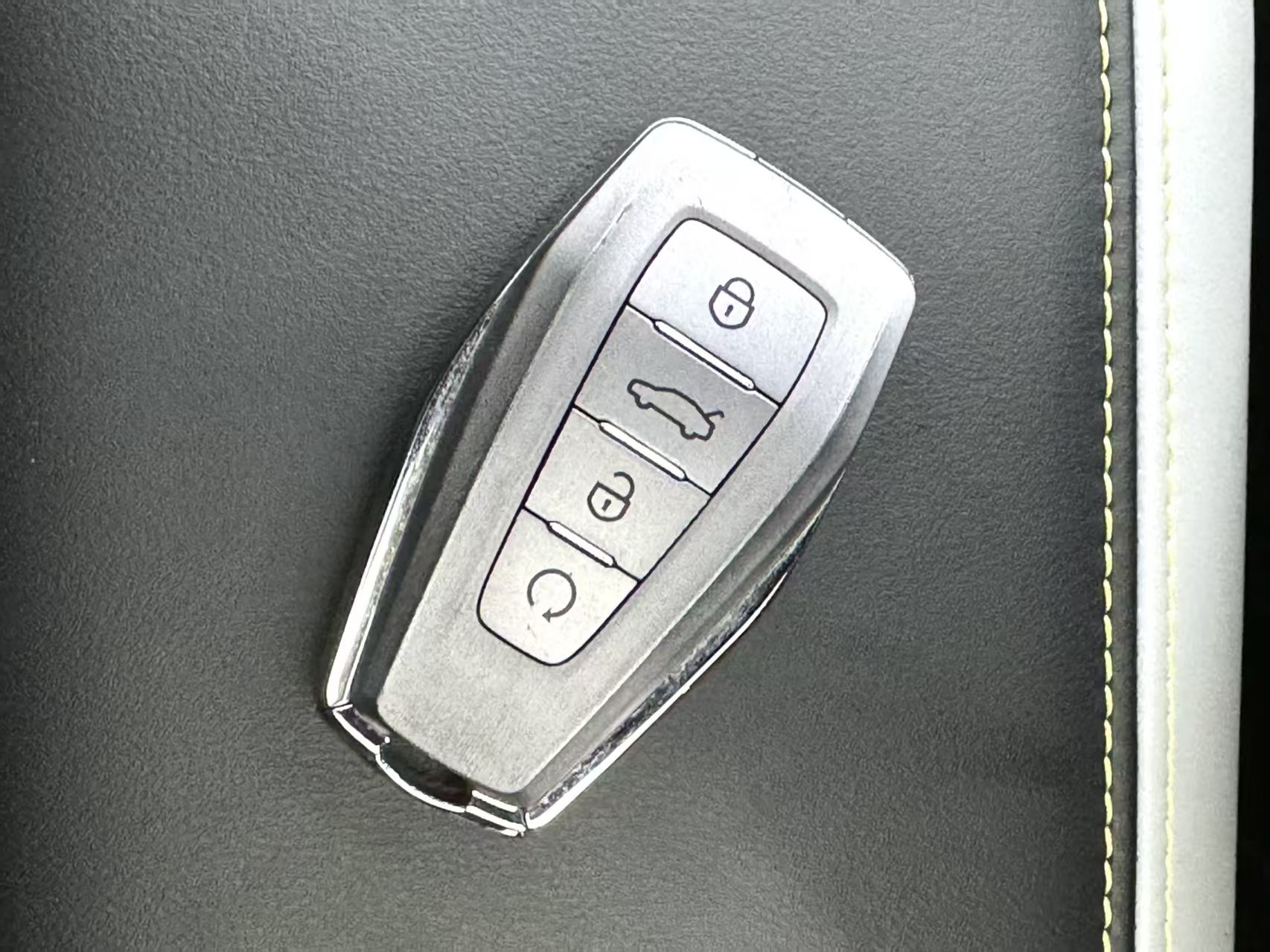 GEELY Coolray 2023 car image #18
