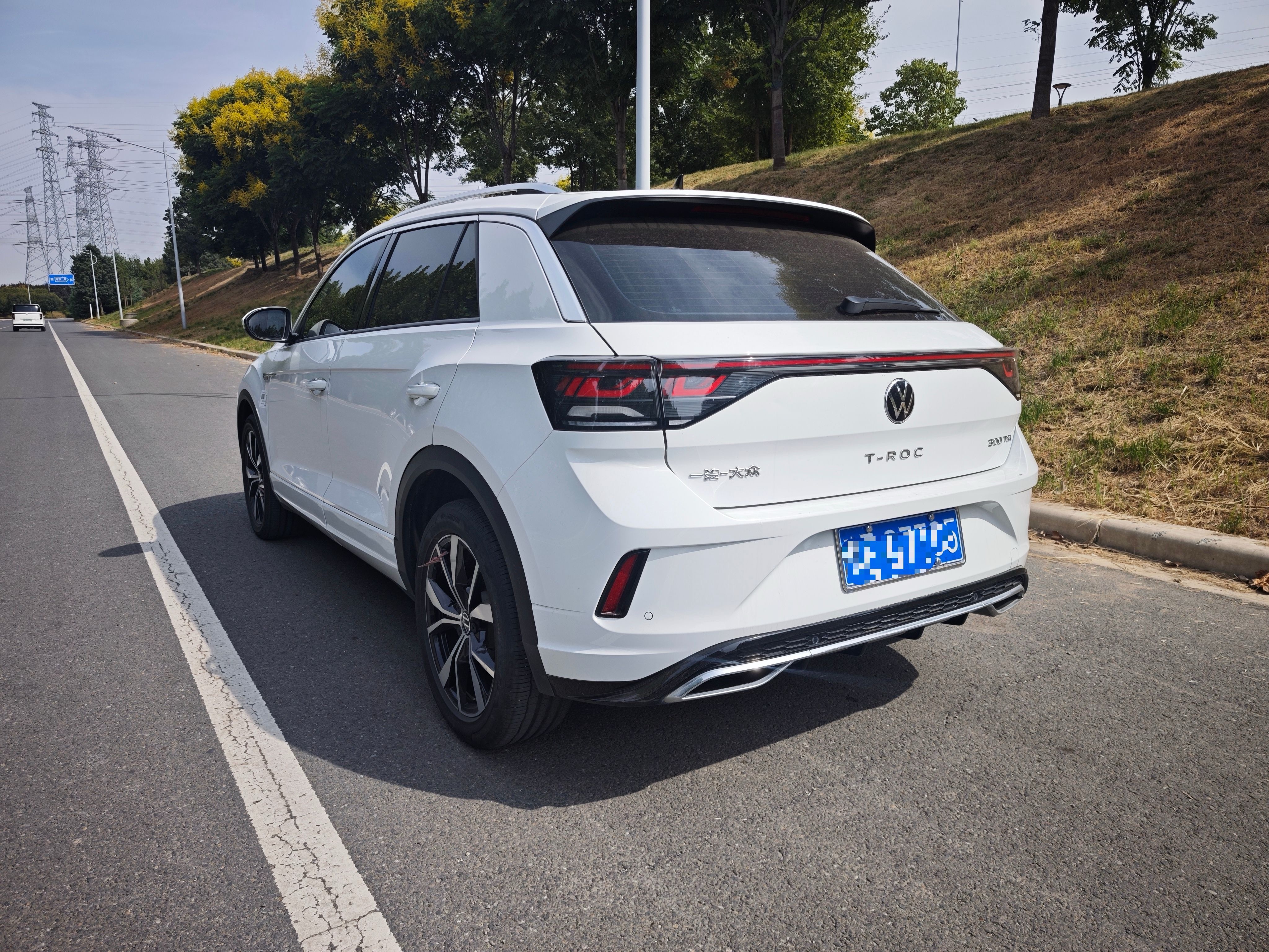 Volkswagen T-Roc 2025 car image #5