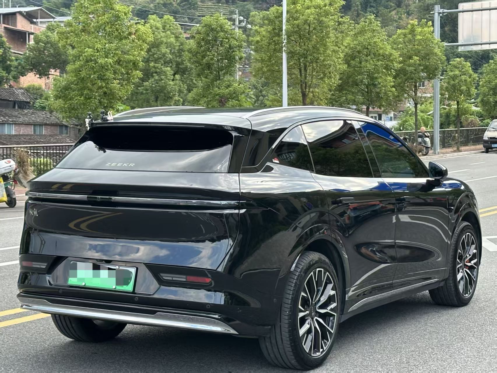 Zeekr 7X 2024 car image #2