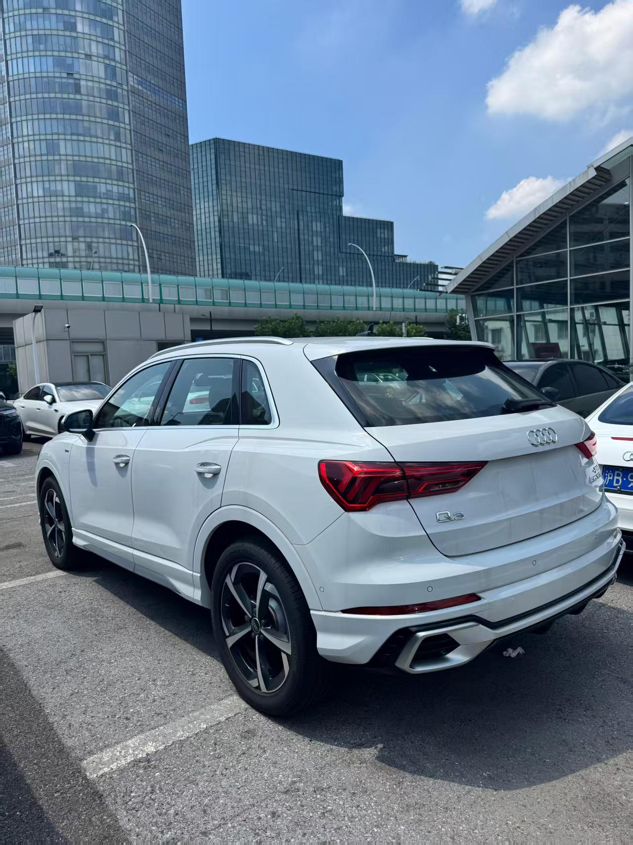 Audi Q3 2025 #10 Audi Q3 2025 car image #10