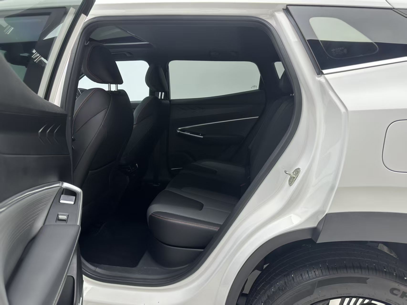 GEELY Coolray 2024 car image #2