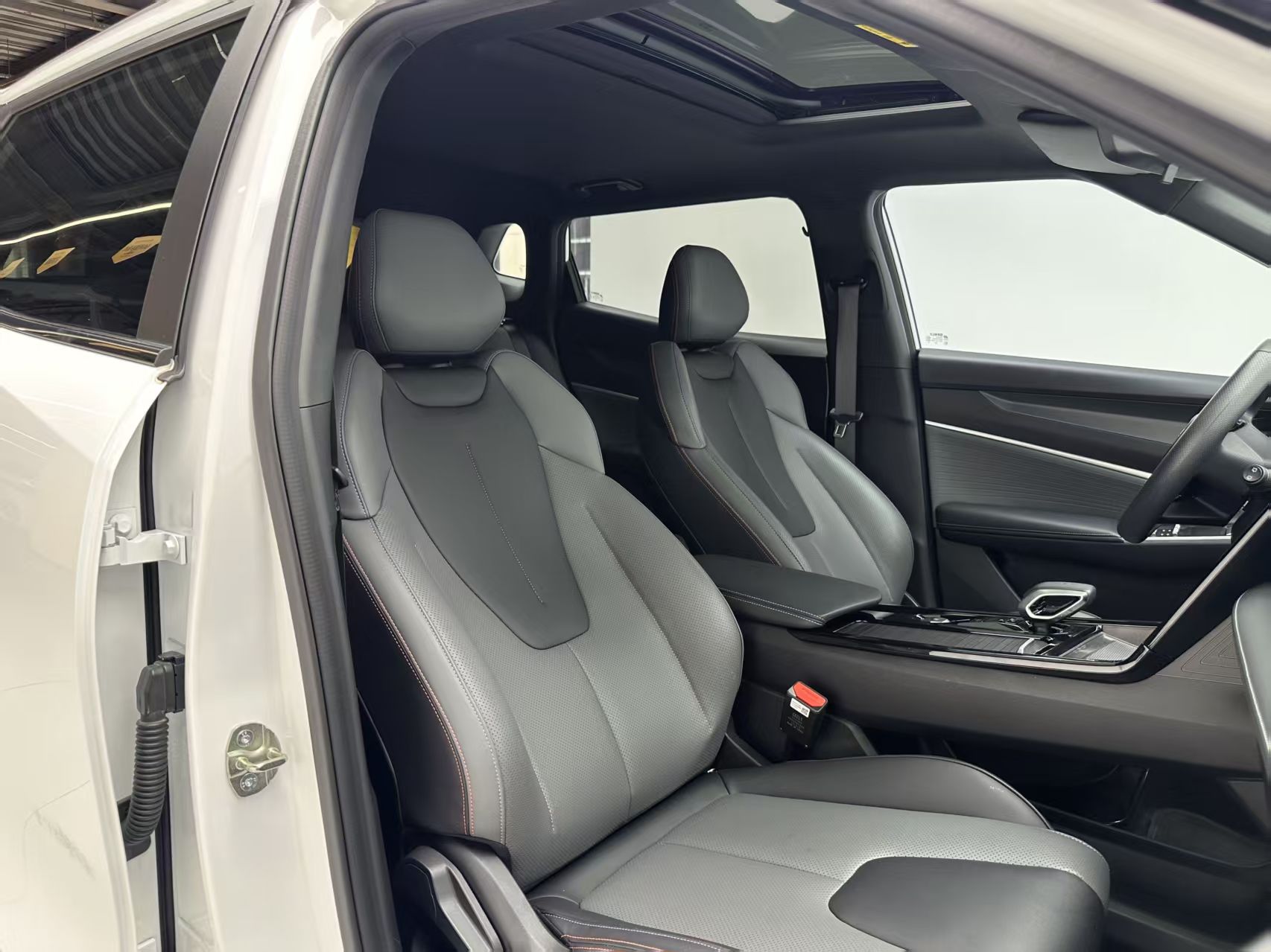 GEELY Coolray 2024 car image #3