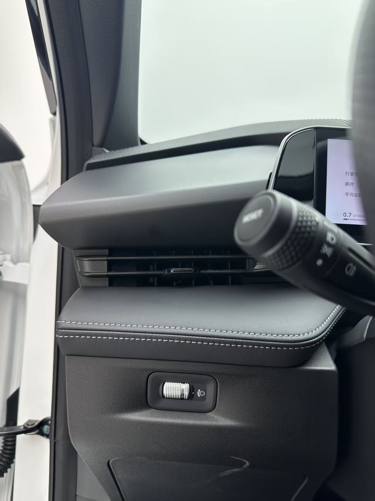 GEELY Coolray 2024 car image #8