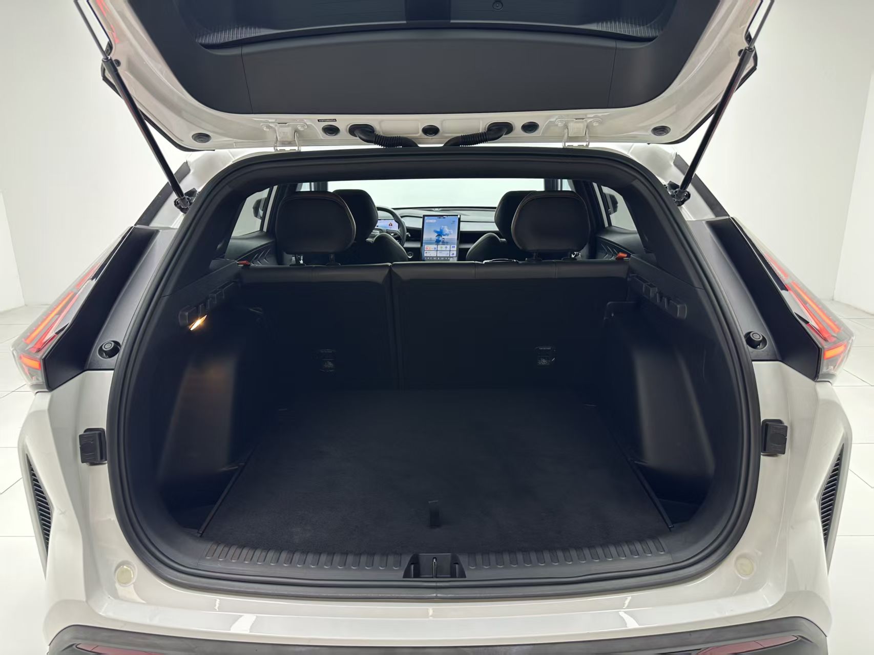 GEELY Coolray 2024 car image #13