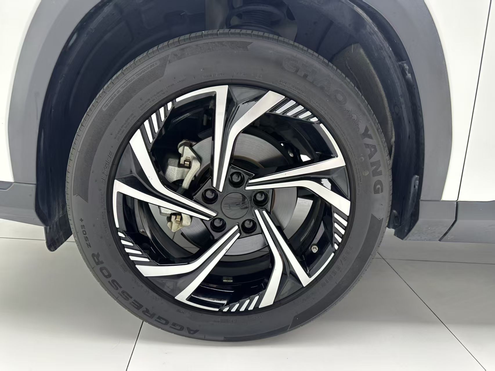 GEELY Coolray 2024 car image #19