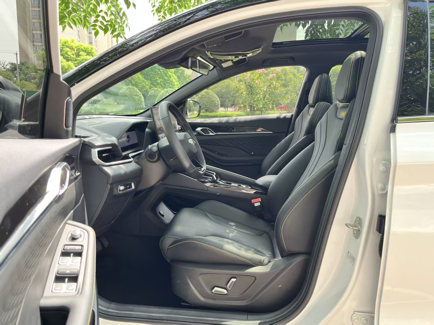 GEELY Coolray 2025 car image #12