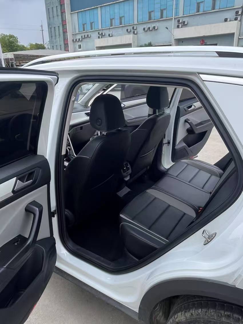 Volkswagen T-Roc 2024 car image #5
