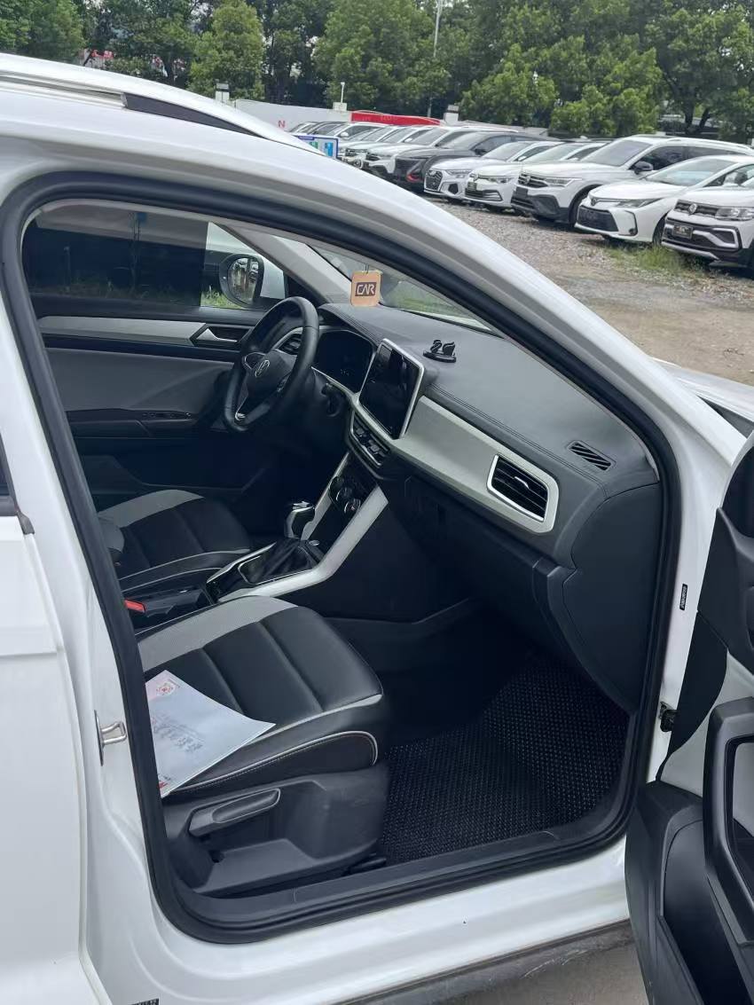 Volkswagen T-Roc 2024 car image #4