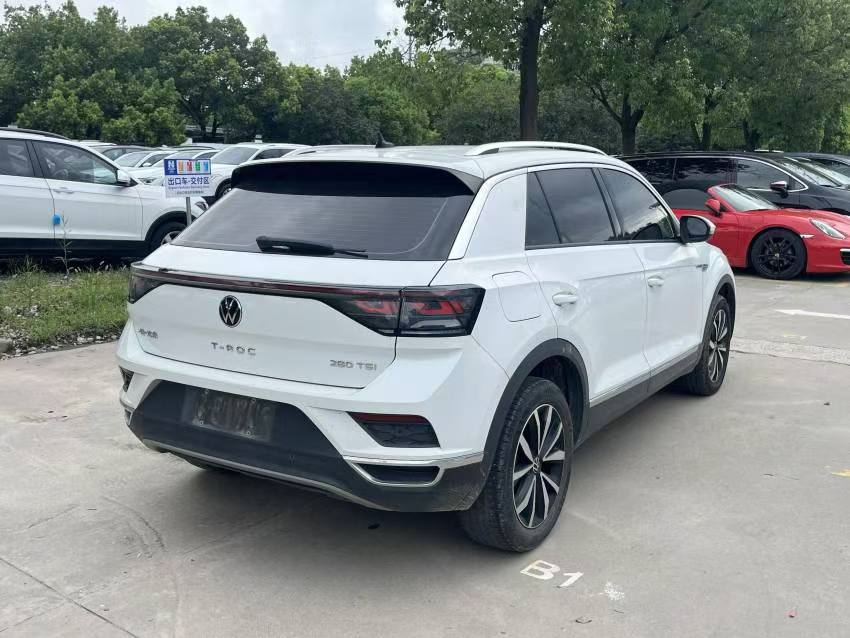 Volkswagen T-Roc 2024 car image #3