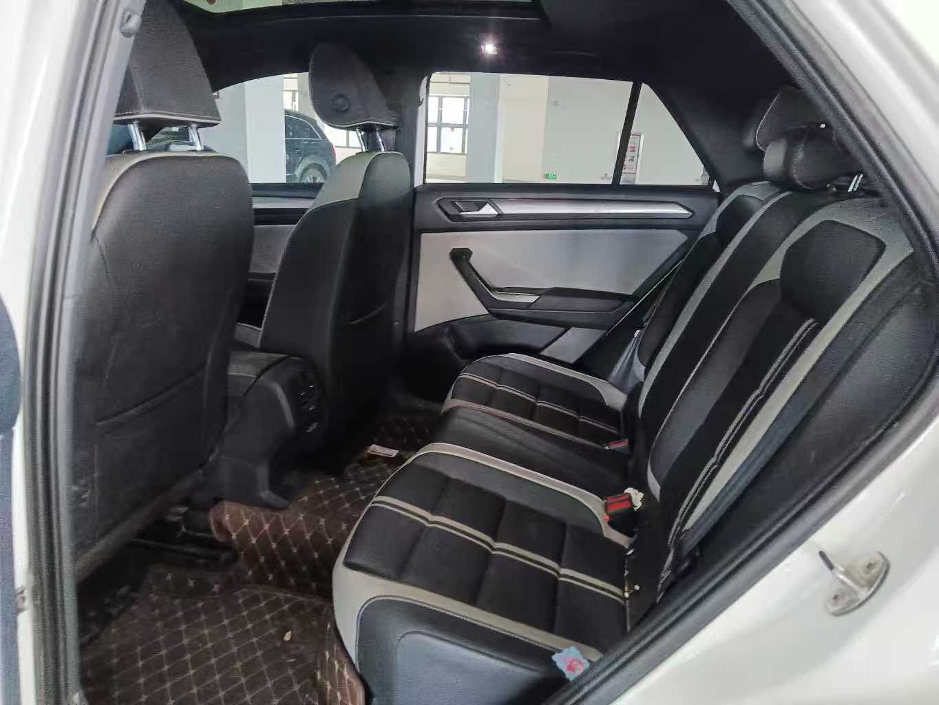 Volkswagen T-Roc 2024 #2 Volkswagen T-Roc 2024 car image #2