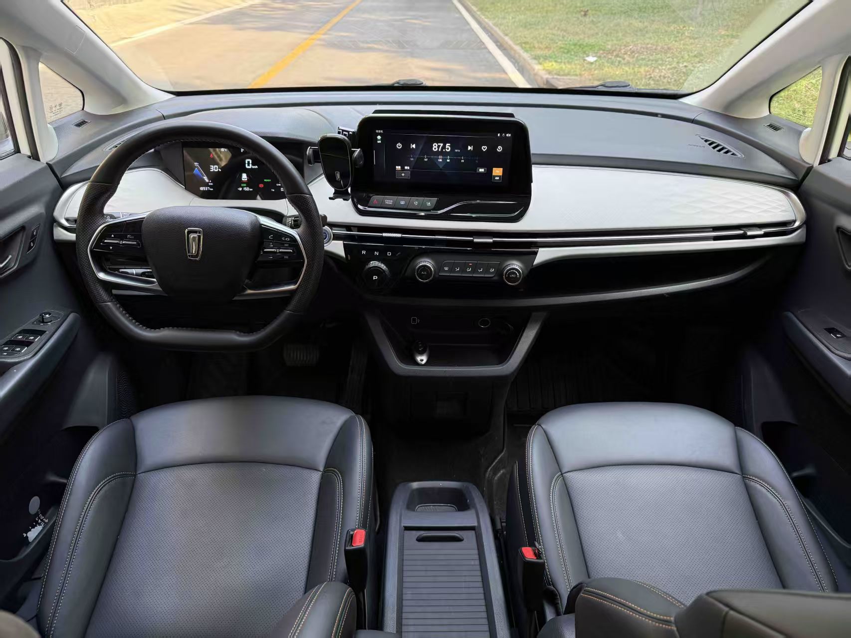 2024 car image #8