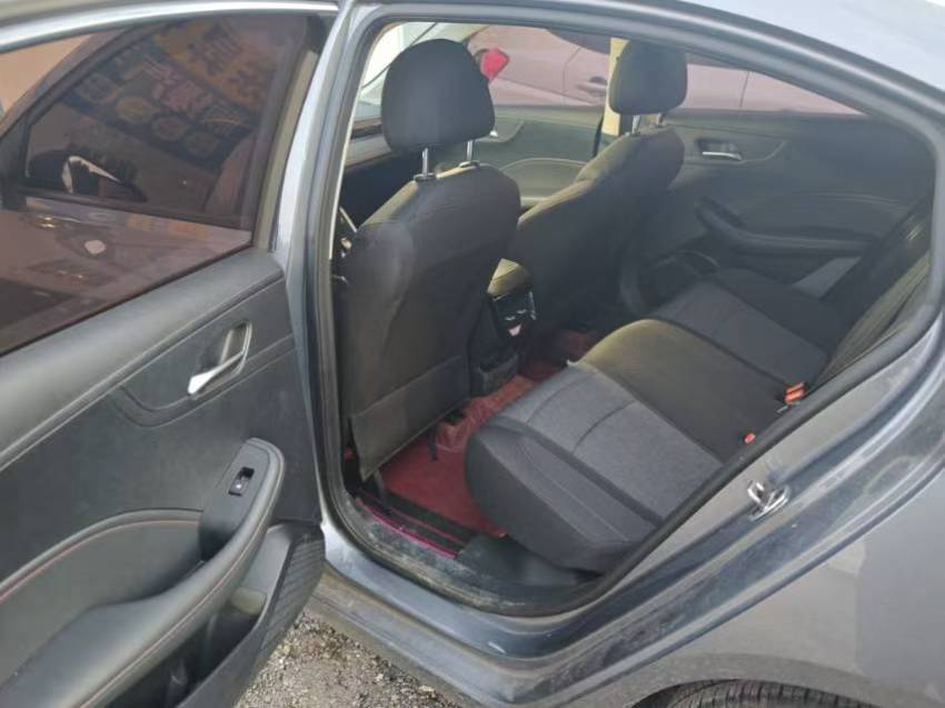 Roewe i5 2025 #2 Roewe i5 2025 car image #2