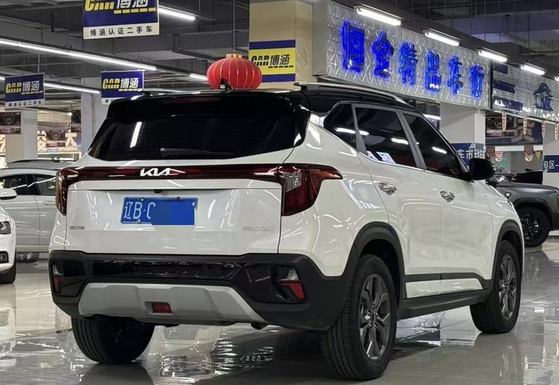 Kia Seltos 2025 immagine di auto #6