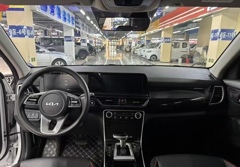 Kia Seltos 2025 immagine di auto #5