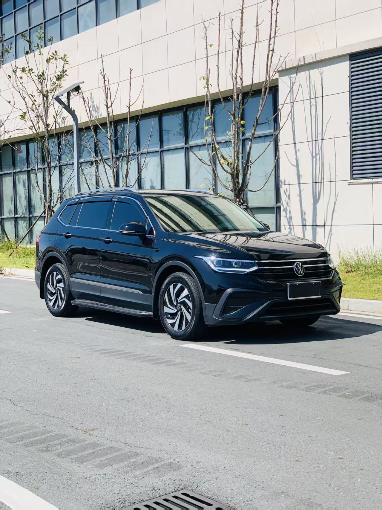 Volkswagen Tiguan L 2024 car image #16