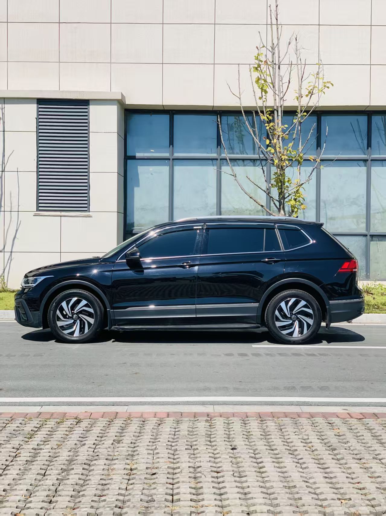 Volkswagen Tiguan L 2024 car image #5