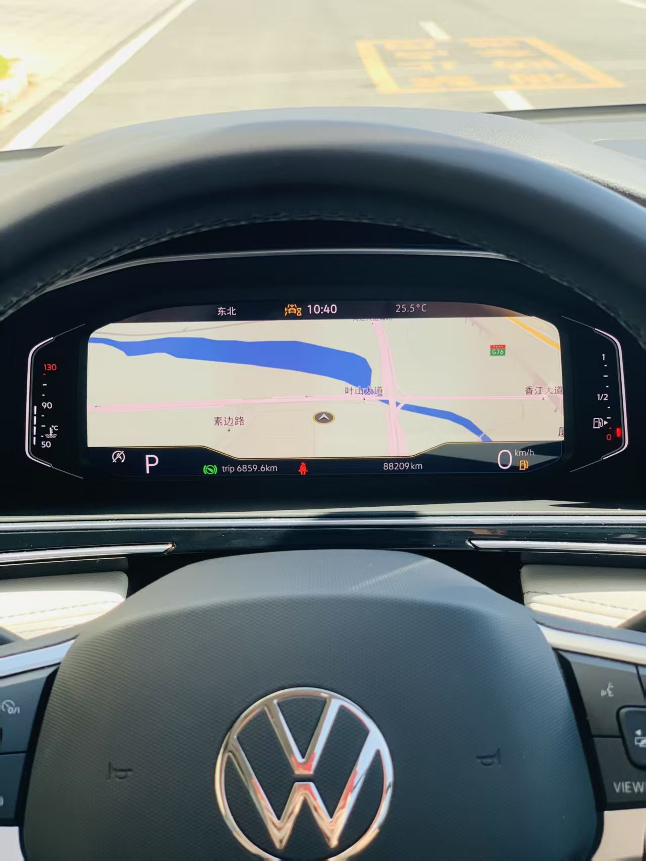 Volkswagen Tiguan L 2024 car image #9