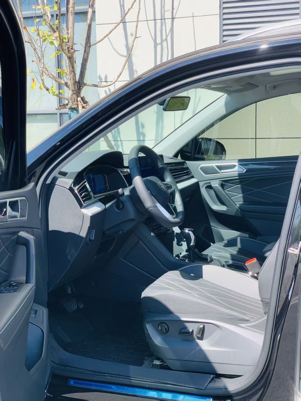 Volkswagen Tiguan L 2024 car image #14