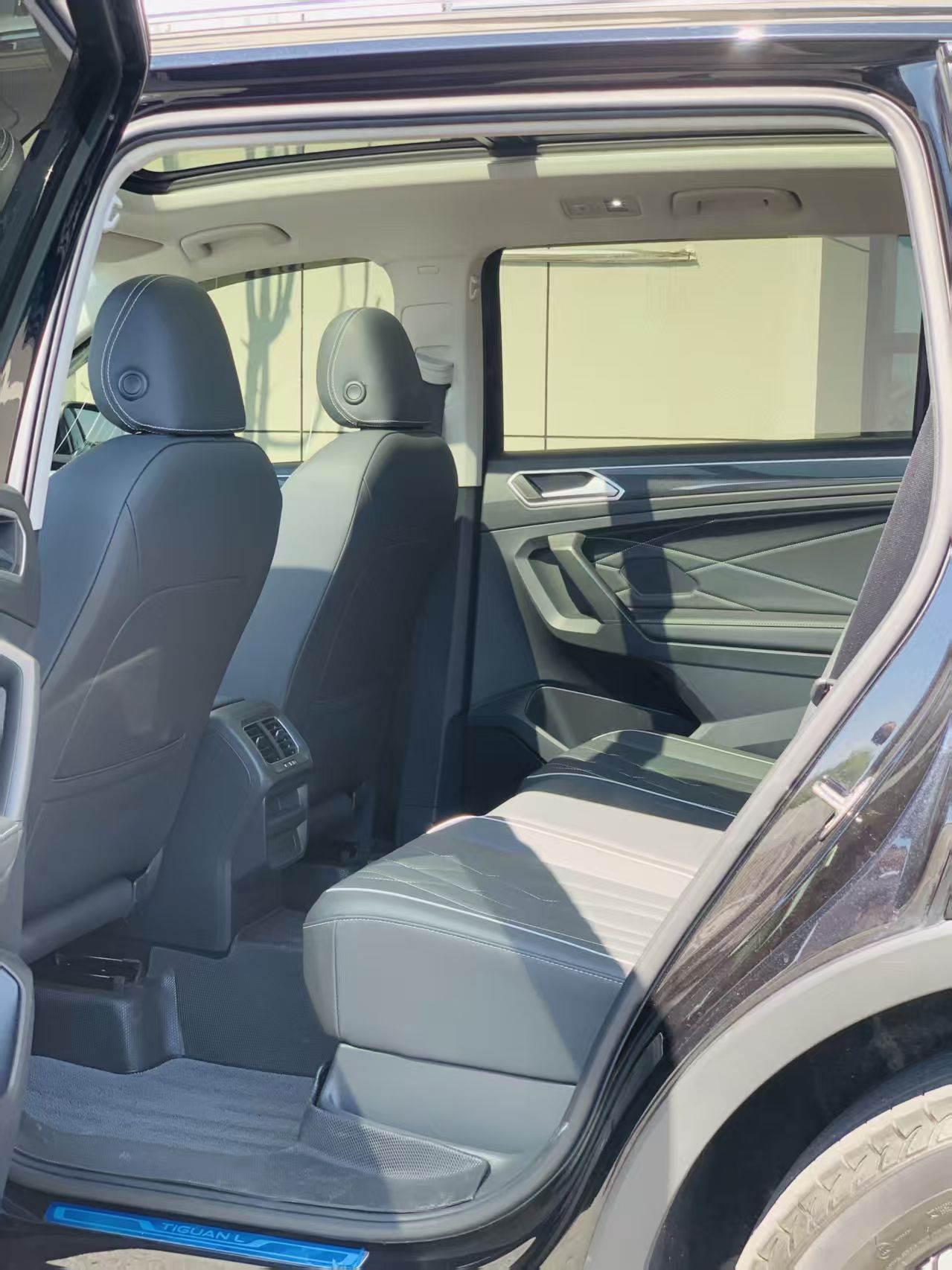 Volkswagen Tiguan L 2024 car image #4