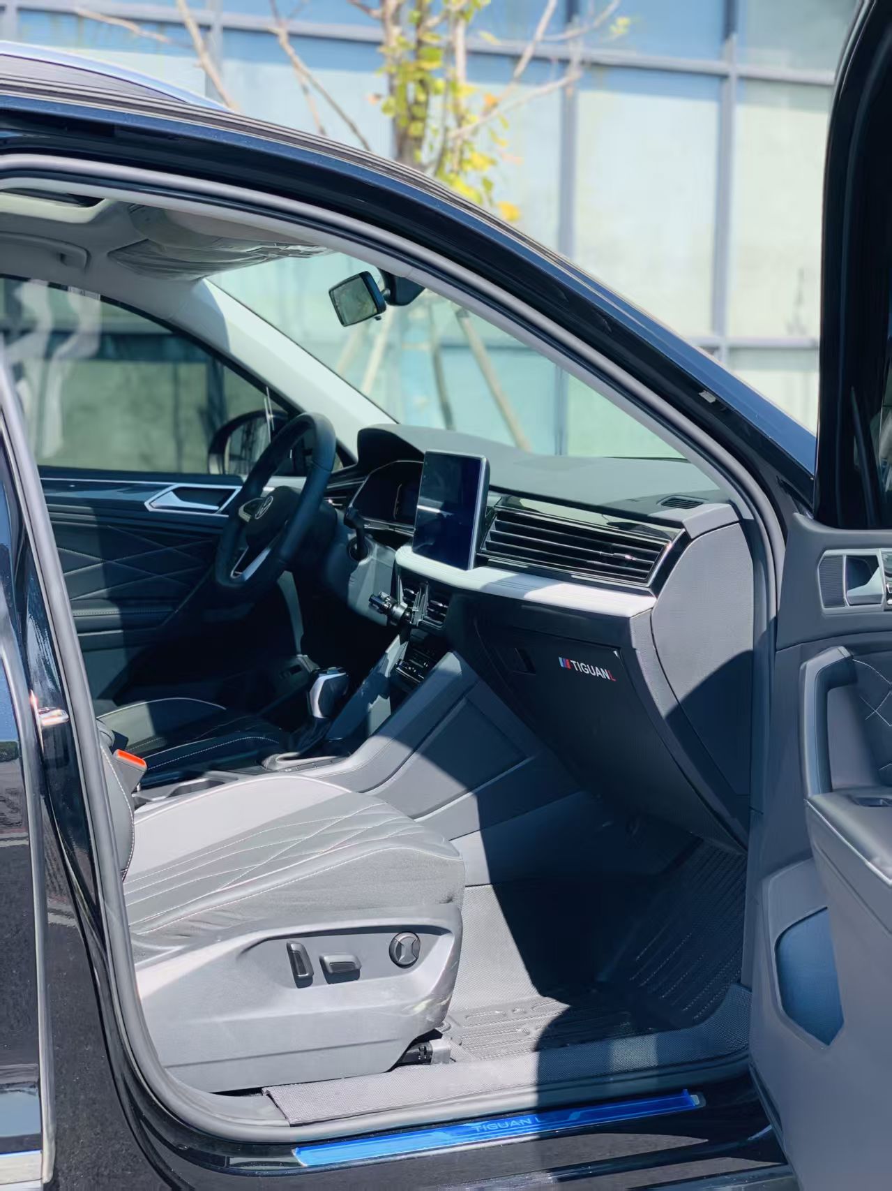 Volkswagen Tiguan L 2024 car image #7