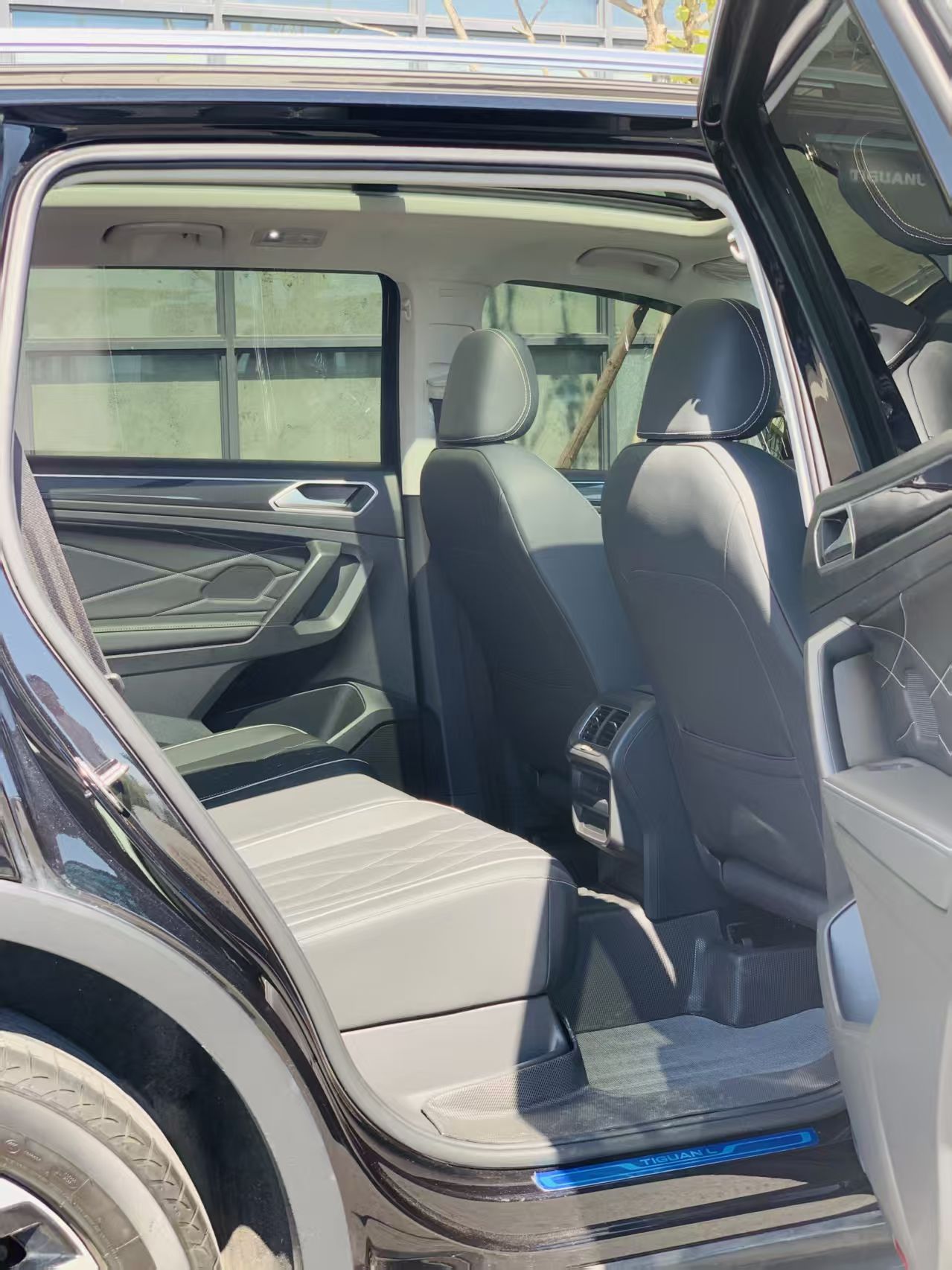 Volkswagen Tiguan L 2024 car image #10